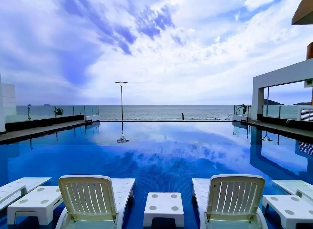 ****  Coral Island Beach View Hotel Mazatlán México